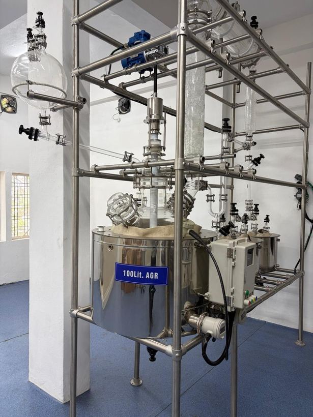 Kilolab agitated reactor signed 100 Lit. AGR, with glass overhead assembly