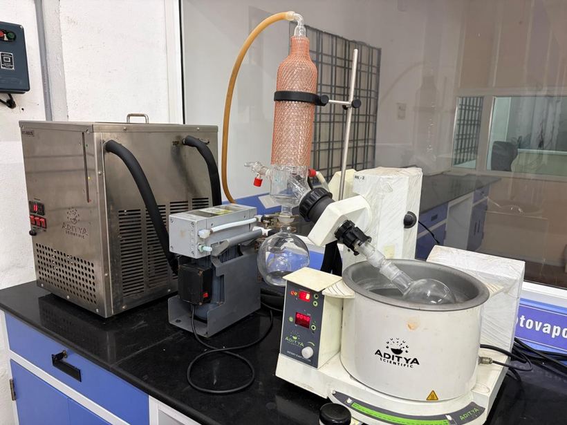 Rotary evaporator with recirculating chiller and vacuum pump